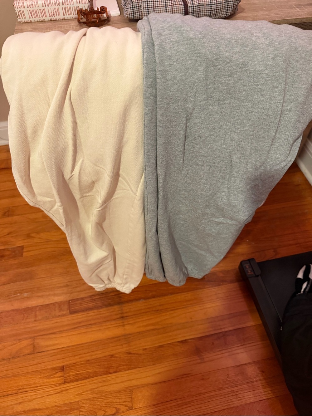 Old Navy Women's Track Pants Joggers in Cream & Light Gray